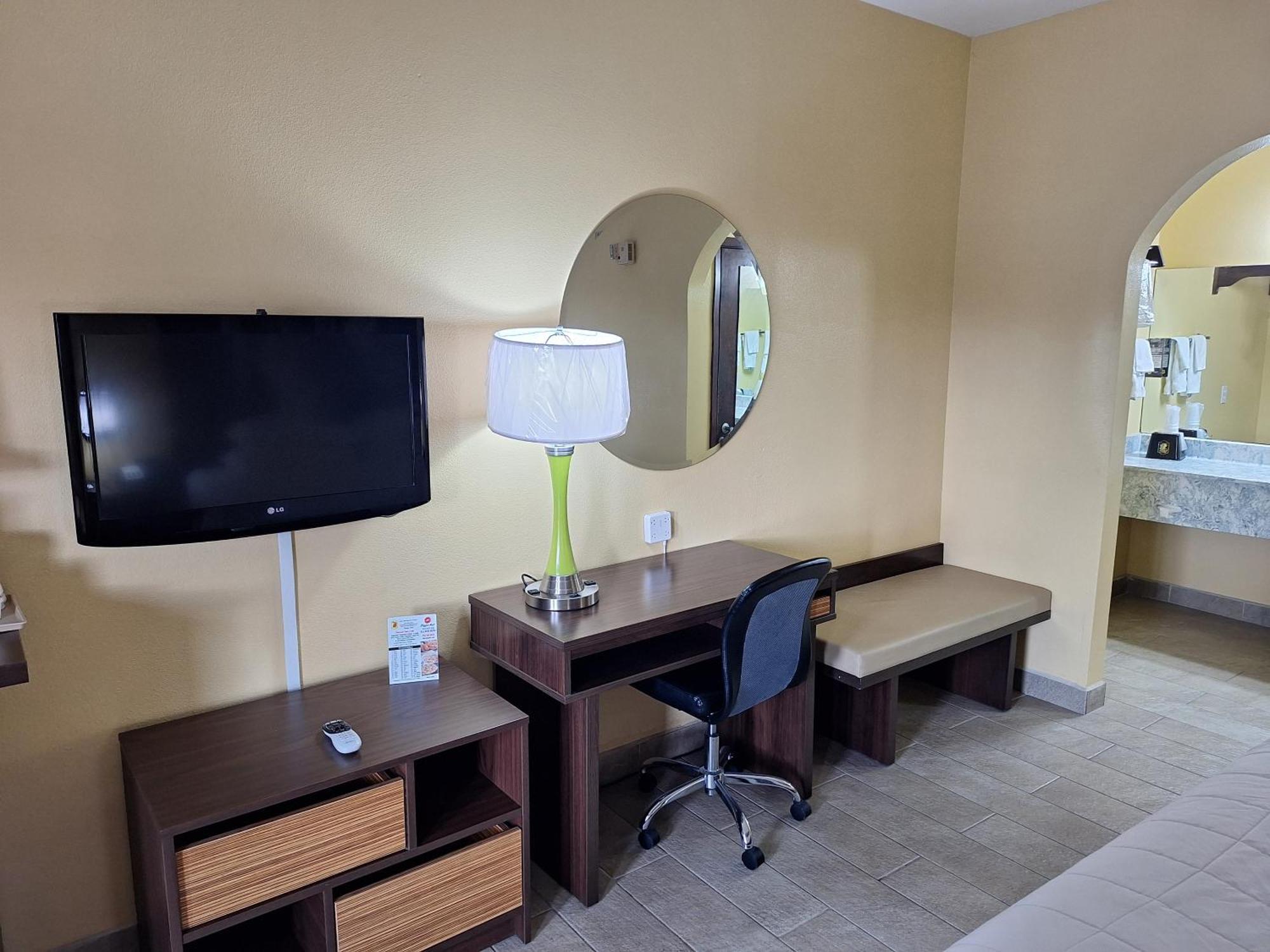 Super 8 By Wyndham Weslaco Exterior photo