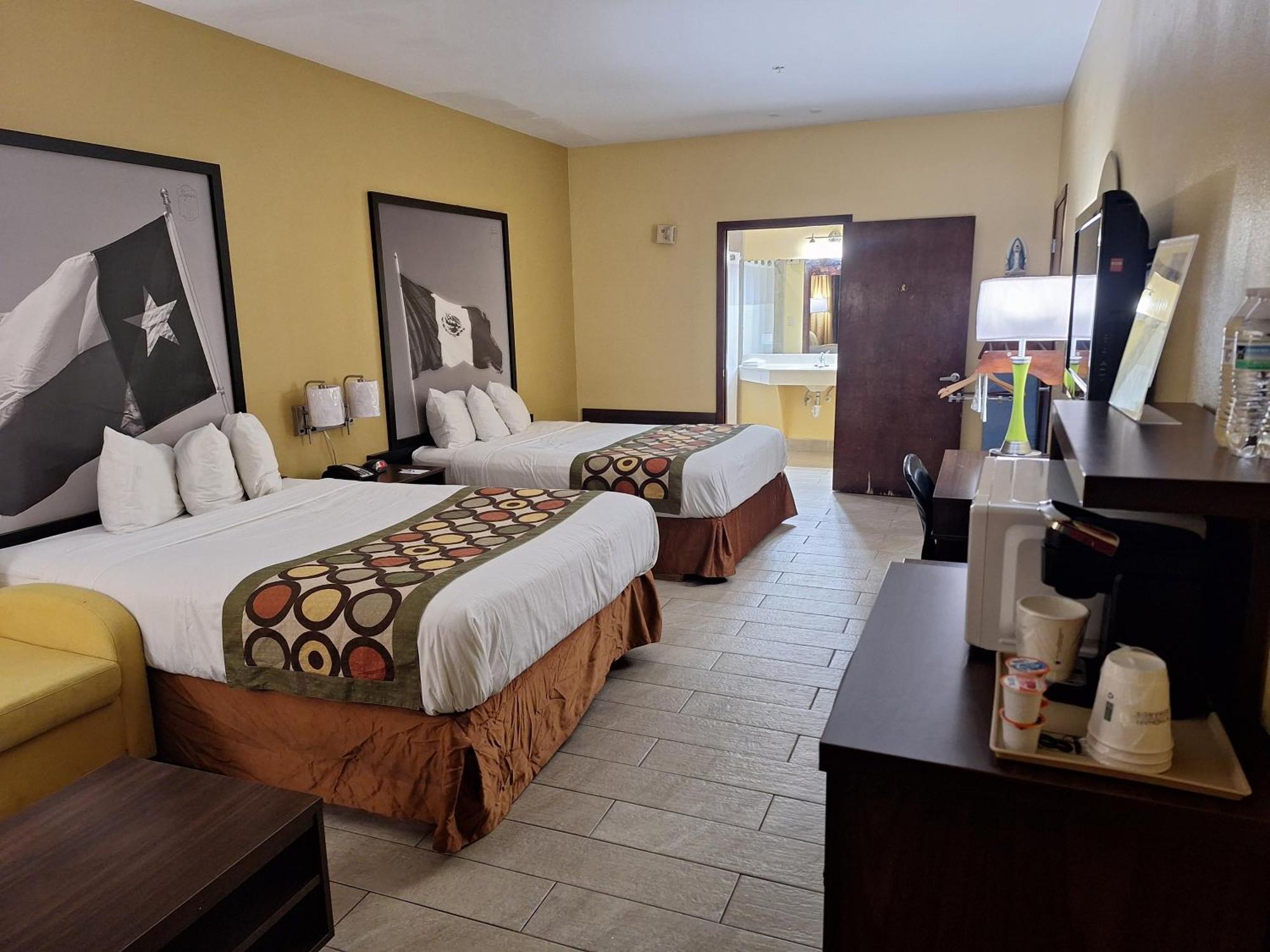 Super 8 By Wyndham Weslaco Room photo