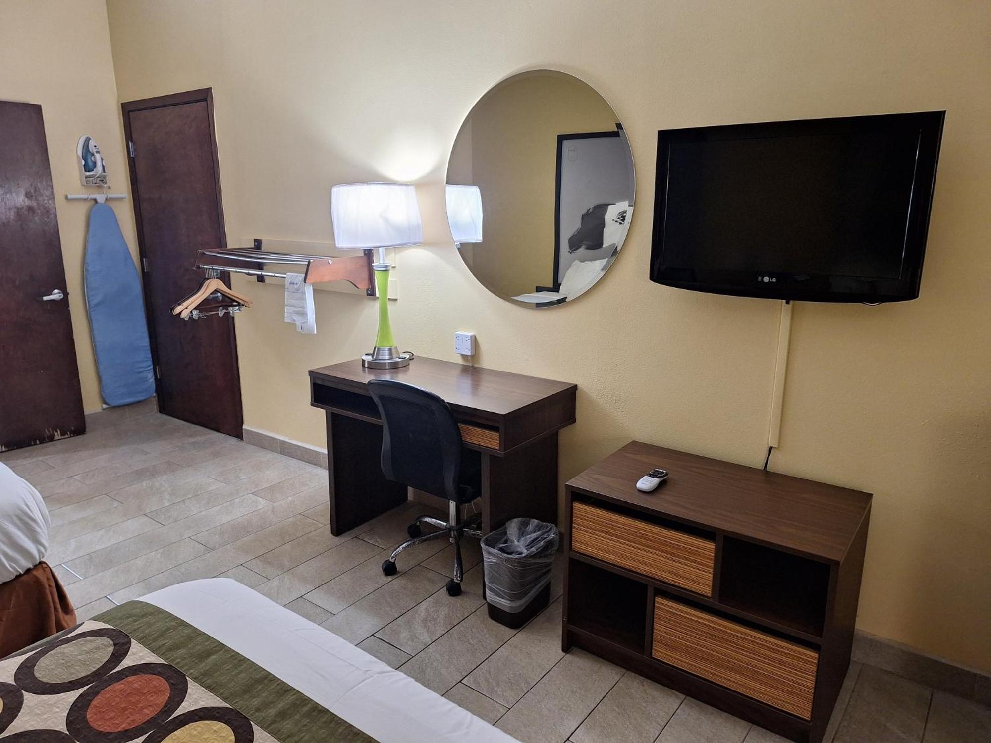 Super 8 By Wyndham Weslaco Room photo